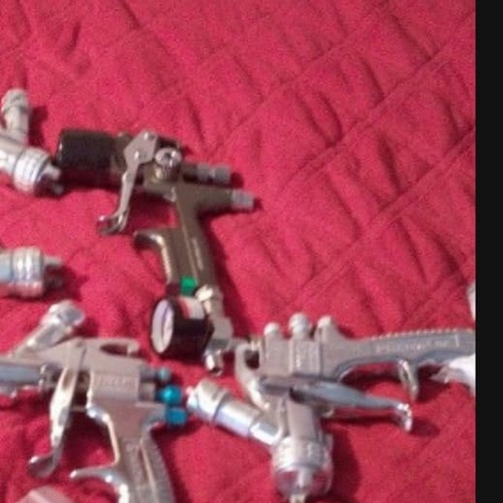 Paint spray guns